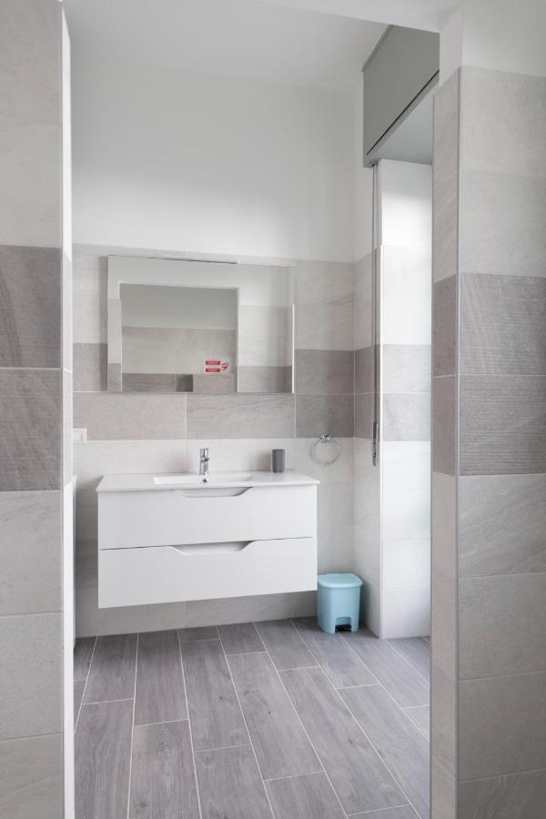 Gray Pearl - Modern Apartment In City Center Arona Exterior photo